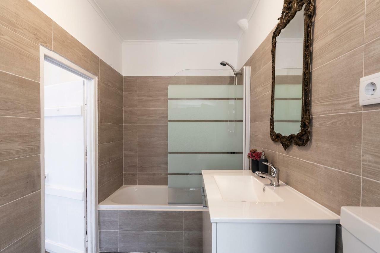 Lisbon Alfama Street View Apartment Luaran gambar